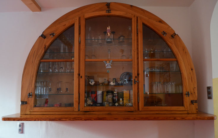 Vitrinenschrank